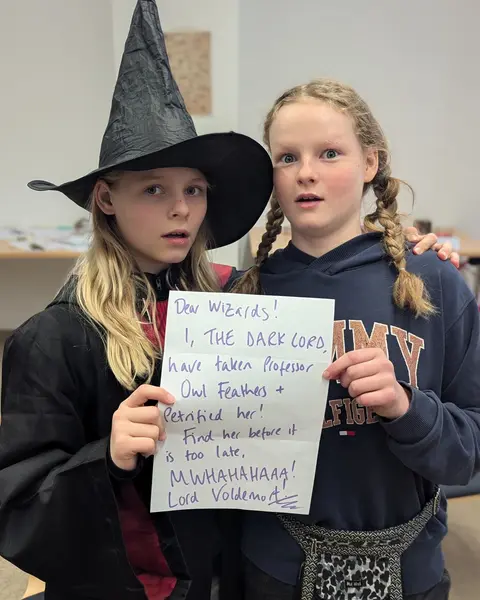 Eine Quest beginnt: Zwei Zauberschülerinnen haben den Brief des Dunklen Lords gefunden
