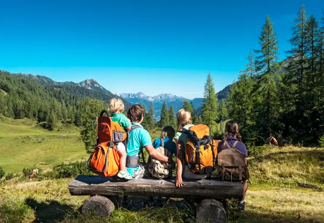 Wanderpause mit Bergpanorama im Salzburger Land