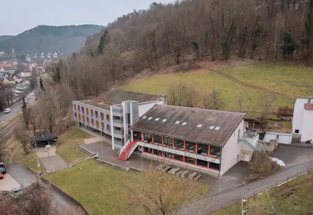 Die DJH Jugendherberge Bad Urach von oben
