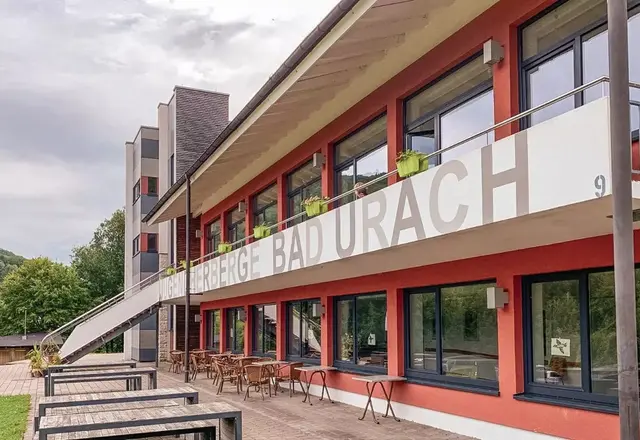 Eingang der DJH Jugendherberge Bad Urach