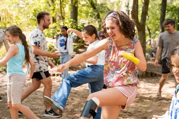 Kinder im Englisch-Feriencamp – Standbild aus einem Camp-Tag
