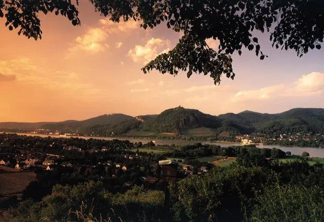 Abendpanorama über Siebengebirge und Rheintal