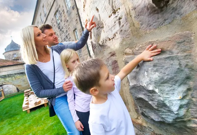 Auf der Festungsmauer der Festung Rosenberg