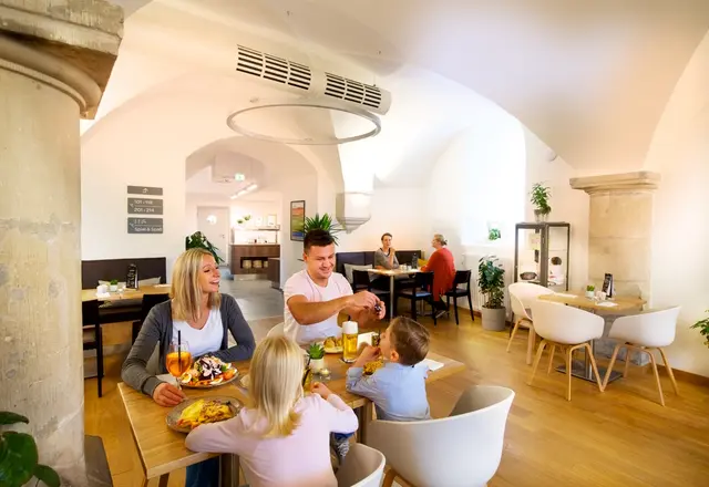 Restaurant im Gewölbe des JUFA Hotels Kronach