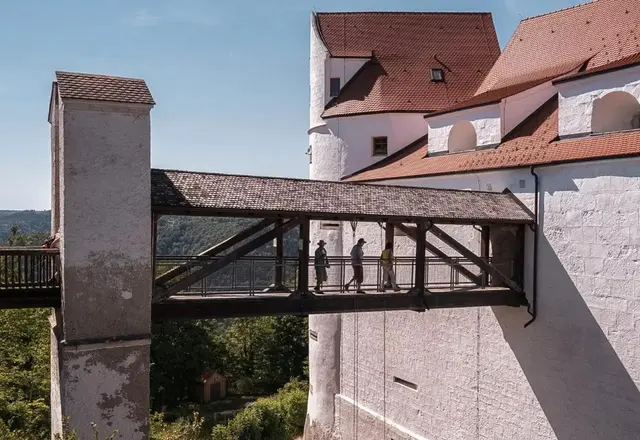 Brücke am Eingang der Jugendherberge Leibertingen