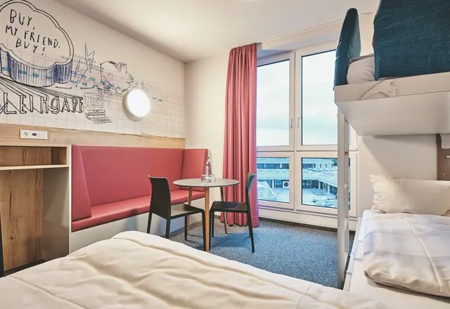Mehrbettzimmer mit Stockbetten in der Jugendherberge Oldenburg