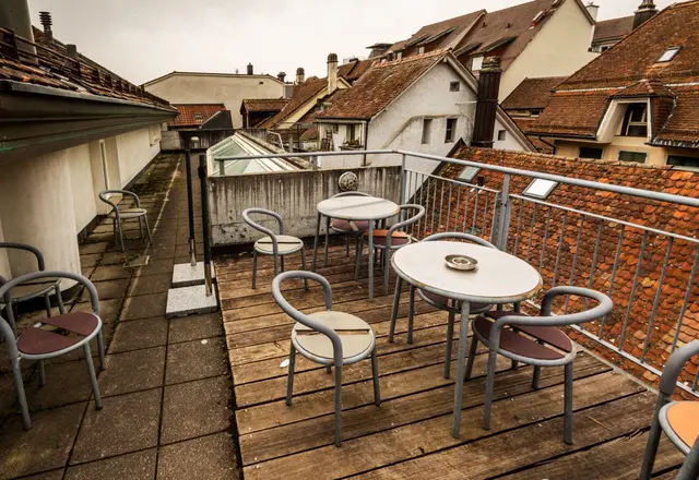 Sonnige Dachterrasse der Jugendherberge