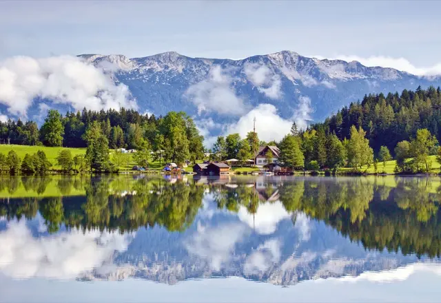 Der Gleinkersee mit Bergpanorama