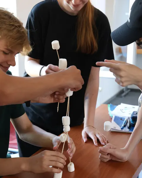 Marshmallow-Challenge: In 18 Minuten zum höchsten Turm