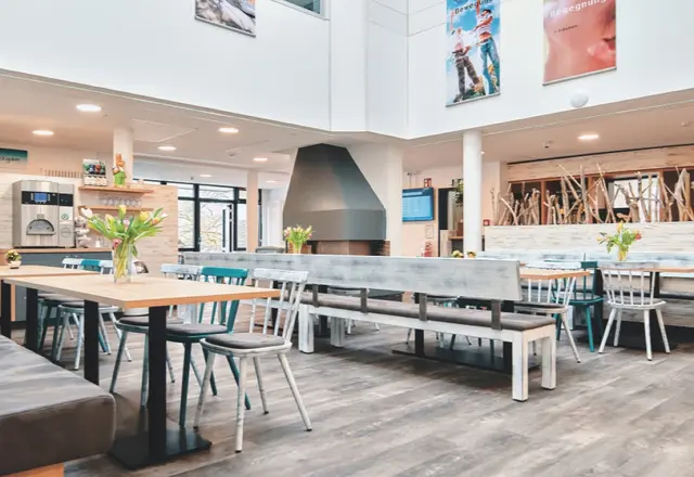 Speisesaal der DJH Jugendherberge Sorpesee