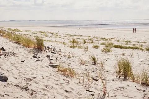 Jugendliche am Strand im Teen Camp auf Wangerooge