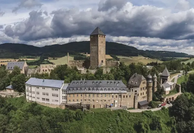 Die Burganlage der DJH Burg Thallichtenberg von oben